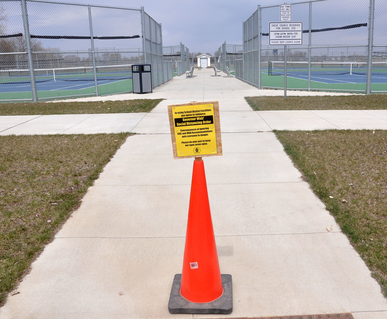 Tennis sign.jpg